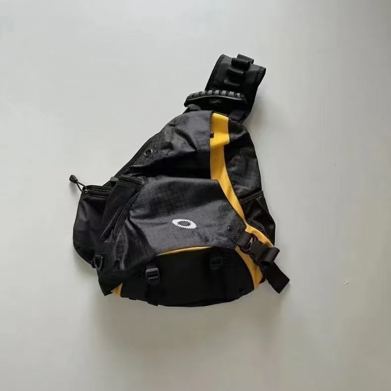 美品Y2K OAKLEY オークリー　メッセンジャーバッグ　ロゴ　Y2K OAKLEY オークリー ショルダーバッグ y2k ポーチ付 00's 正規品