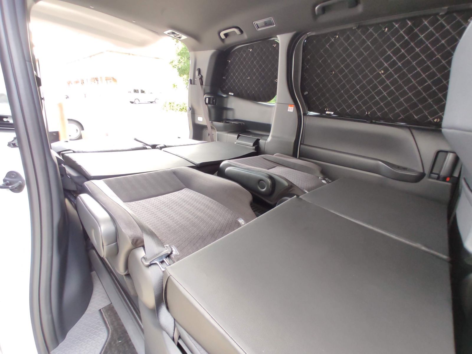 新型 ノア ヴォクシー ランディ 90系 車中泊 シートフラットクッション 4個セット カー用品のDIプランニング メルカリ