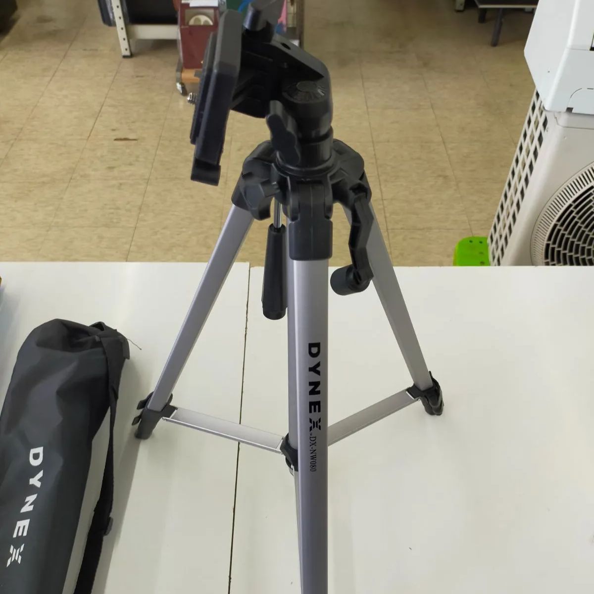 DYNEX DX-NW080 カメラ用三脚 - リユースマーケット - メルカリ