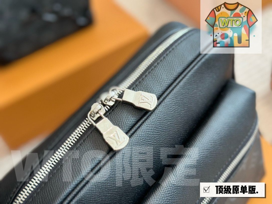 今日WTO】Louis Vuitton OUTDOOR ポストマンバッグ ～ユニ