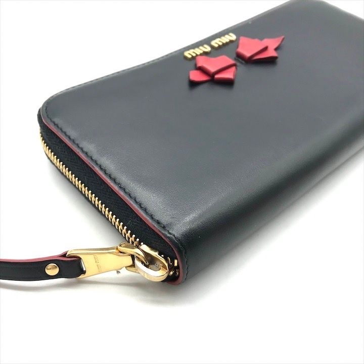 良品 MiuMiu ミュウミュウ リボン モチーフ レザー ラウンド 良品 MiuMiu ミュウミュウ リボン モチーフ レザー ラウンド