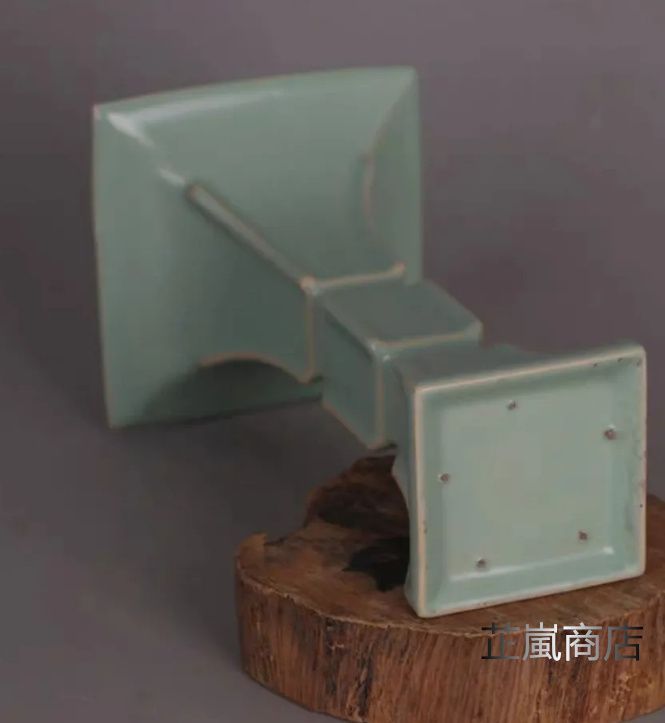 宋汝窯青釉支釘花瓶  景徳鎮 陶磁器 装飾品 現代工芸品 美術品 置物 宋汝窯青釉支釘花瓶 景徳鎮 陶磁器 装飾品 現代工芸品 美術品 置物