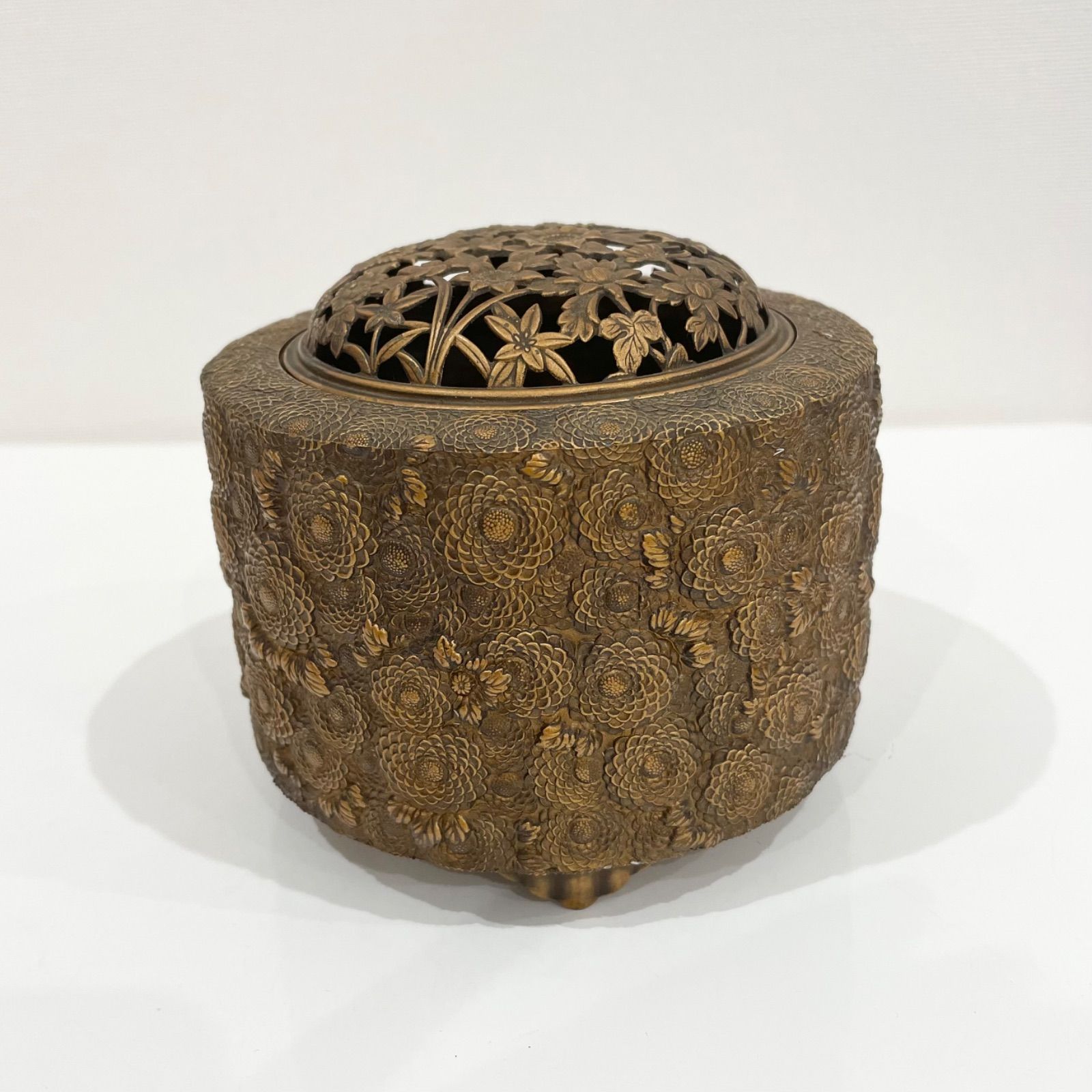 〇Ed左1043 香炉 菊華 銅香炉 佐野宏采作 Amazon｜菊華 香炉 伝統工芸 佐野宏采 高岡銅器 桐箱 銘入 刻印