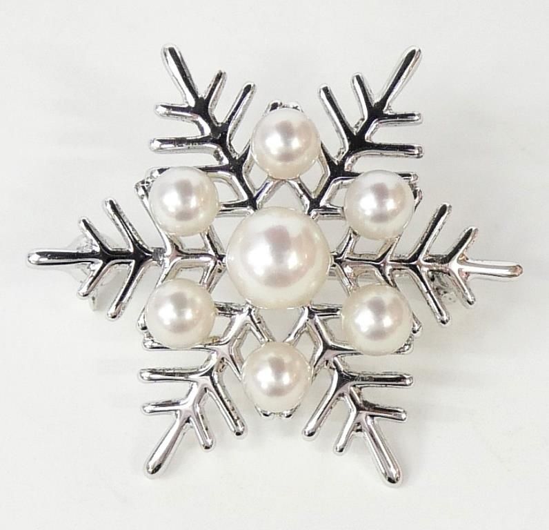 美品✨MIKIMOTO✨パール7珠 ピンブローチ　シルバー　雪の結晶 ミキモト MIKIMOTO パール ブローチ 雪の結晶 真珠/シルバー