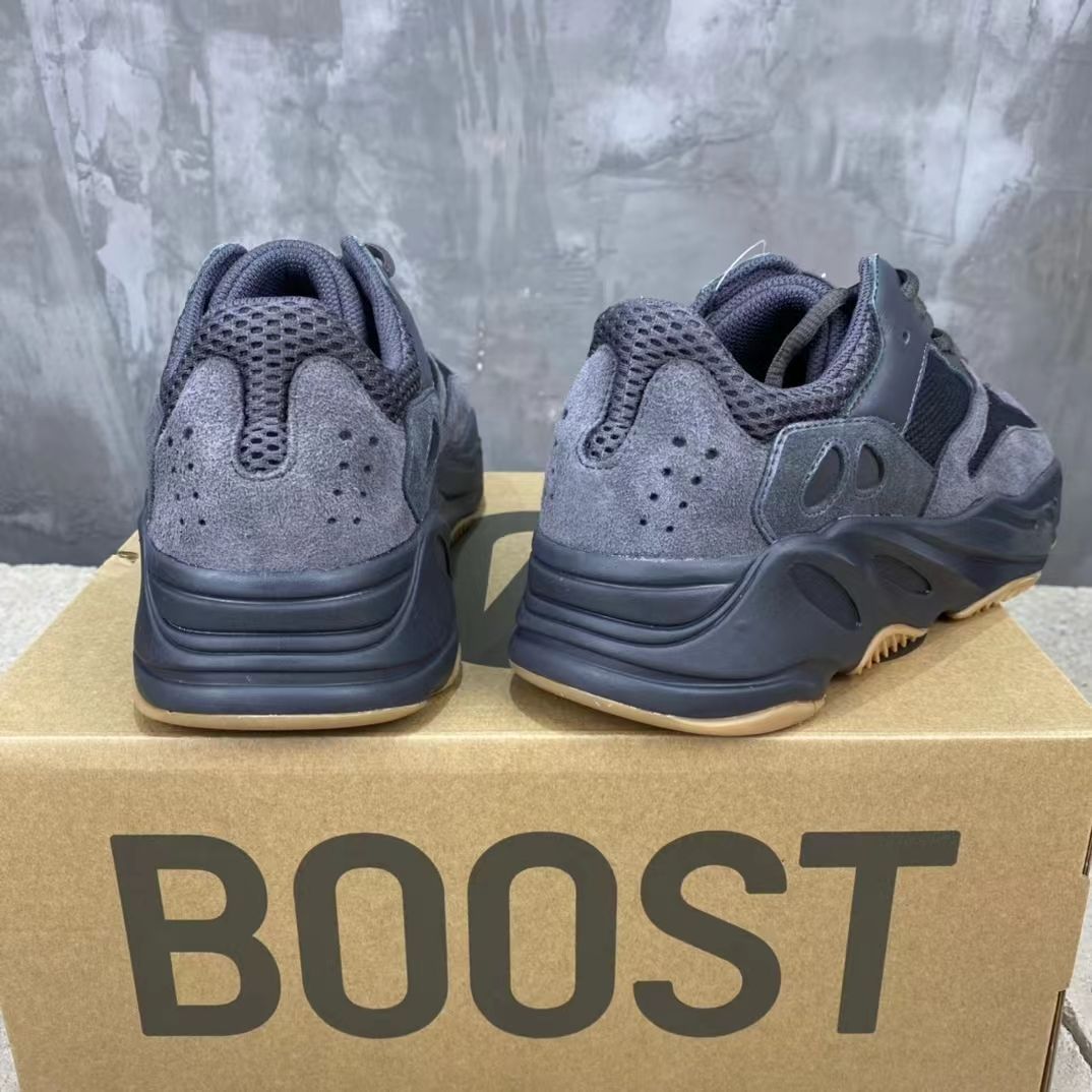 【adidas】Yeezy Boost 700'Utility Black'