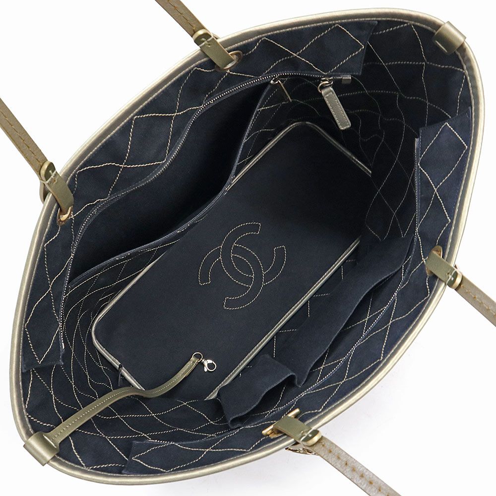 シャネル オンザロード マトラッセ シルバー金具 レザー トートバッグ ココマーク ライトグレー系 バッグ CHANEL