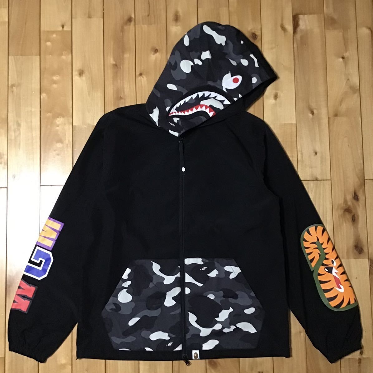 蓄光 シャークパーカー BAPE shark ベイプ 000000007144 - メルカリ