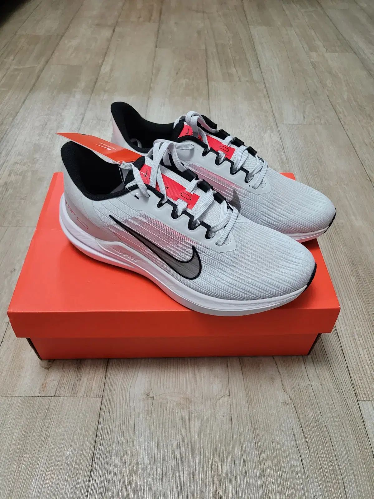 NIKE ナイキ エア ウィンフロー 9