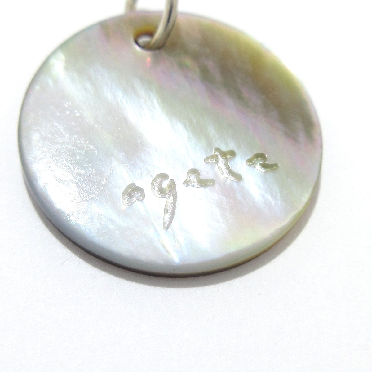 agete(アガット) ペンダントトップ美品 - アイボリー×シルバー