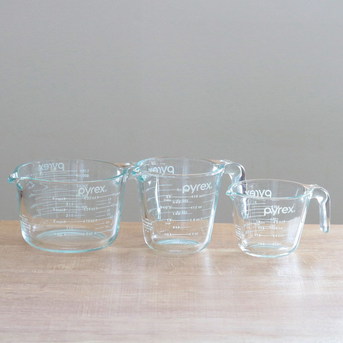 Pyrex パイレックス　ディズニー　ガラス計量カップ dショッピング |PYREX 計量カップ 500ml 耐熱ガラス 取っ手付き