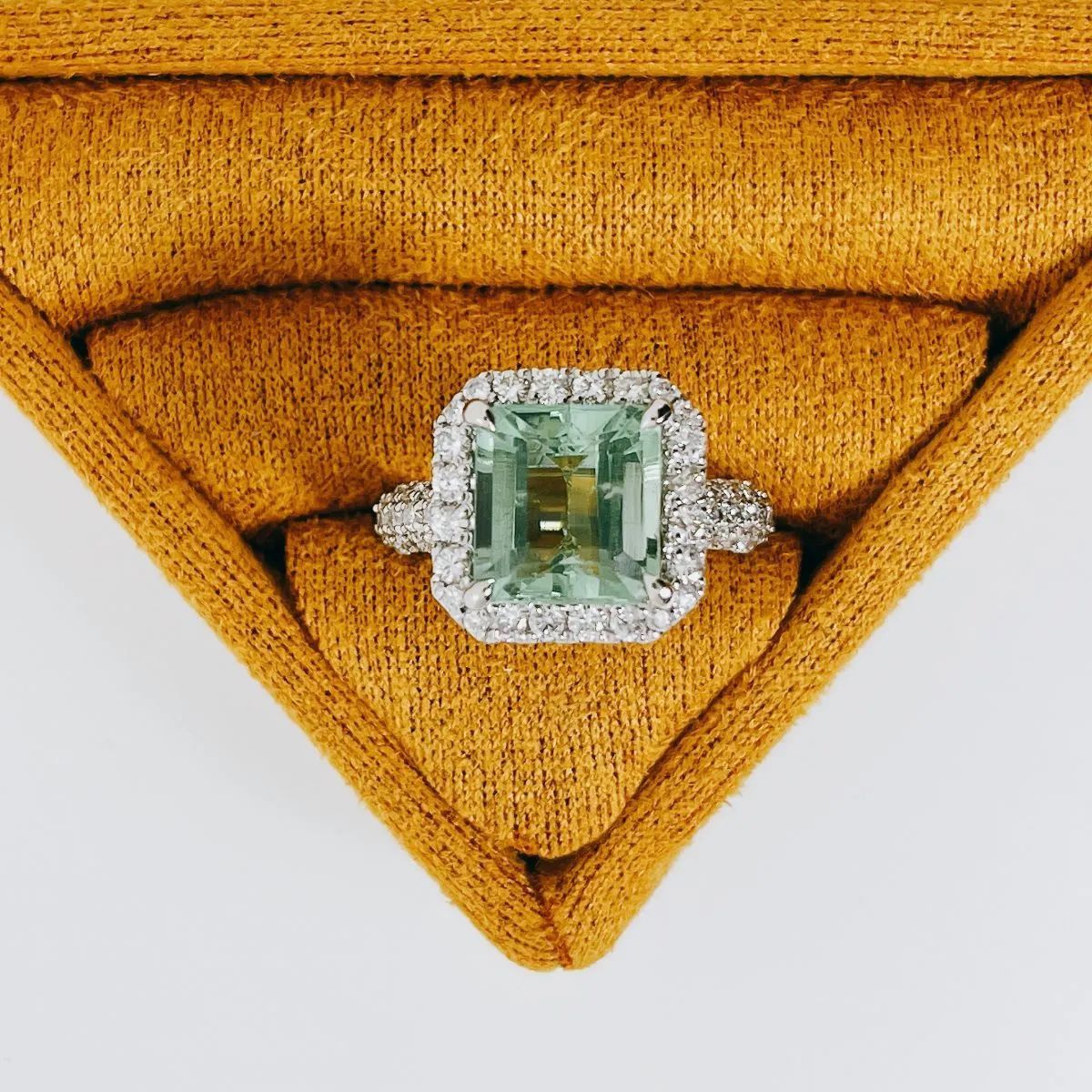 新品✨　SALE　PT900　プラチナリング　ご褒美ジュエリー　フローライト　4.82ct　Ｄ1.38ct　1カラットダイヤモンド　大人ジュエリ－　 大人女子アクセサリー　緑　緑色石　大粒　色石　プラチナ　指輪　プレゼントジュエリー　プレゼント指輪