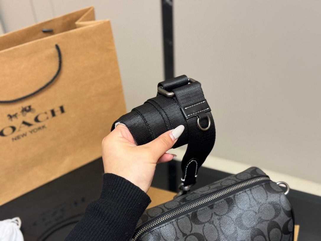 今日特価】COACH Axel モノグラム チューブバッグ 2Way-WTO輸入1