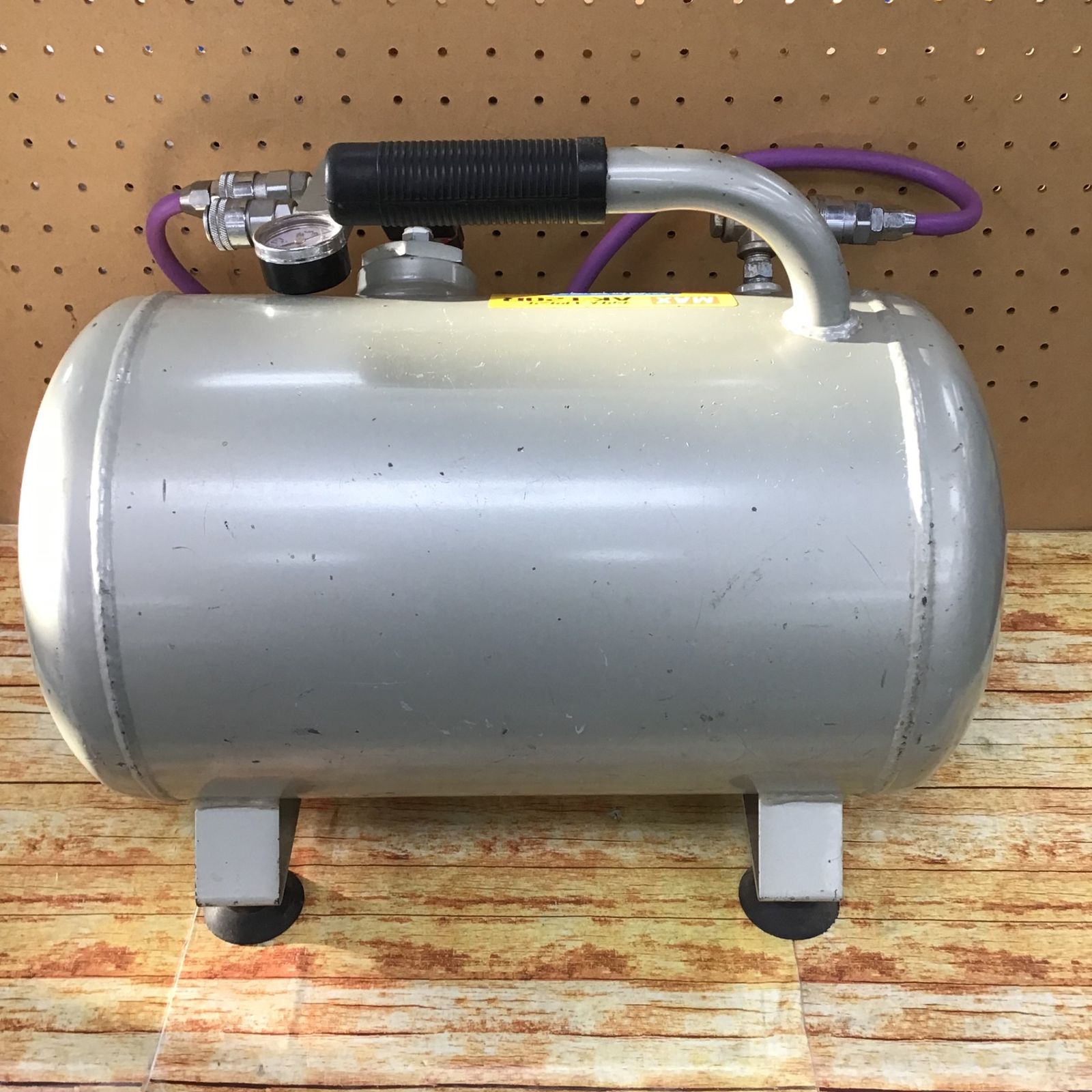 ☆中古☆MAX マックス エアタンク AK-T20R タンク容量17L 最高 ☆中古☆MAX マックス エアタンク AK-T20R タンク容量17L 最高