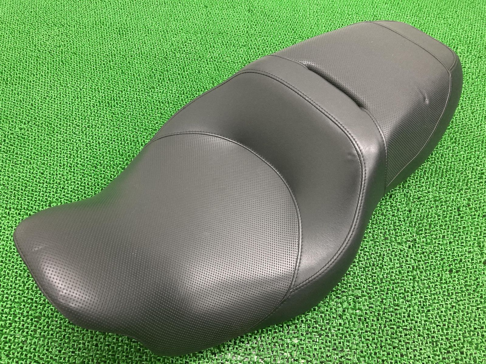 FLRT1750 シート P52000157 5HD1MCCE7HB852*** ハーレー 純正 中古 バイク 部品 フリーウィーラー トライク ローシート カスタム素材に