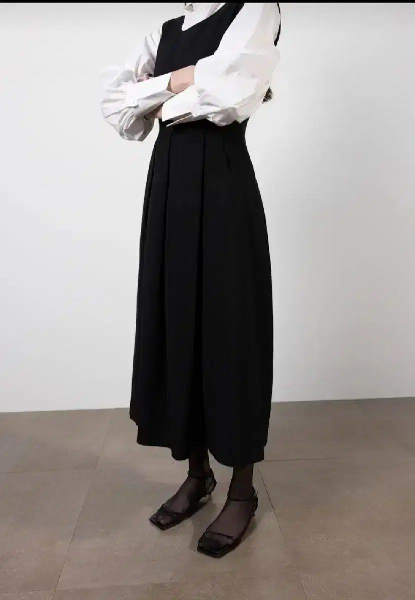 半額以下 ORR オル フィービー スリーブ ブラック プリーツ ONE PIECE M 直接引き取り限定