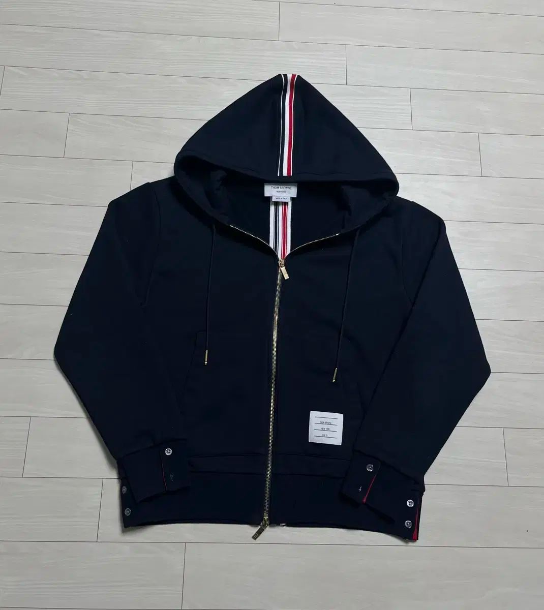 ほぼ Thom Browne トム ブラウン 白 3本線 フード付き ジップアップパーカー