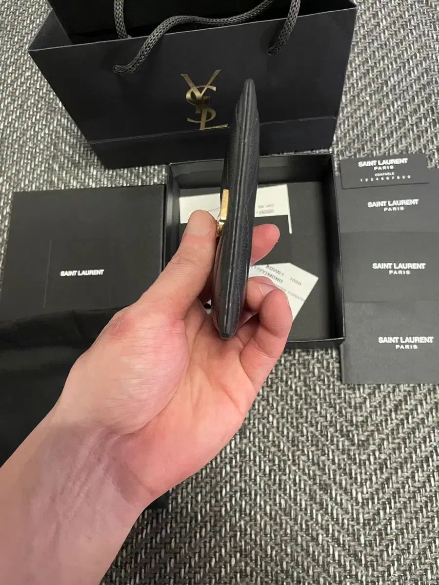 Laurent イヴサンローラン