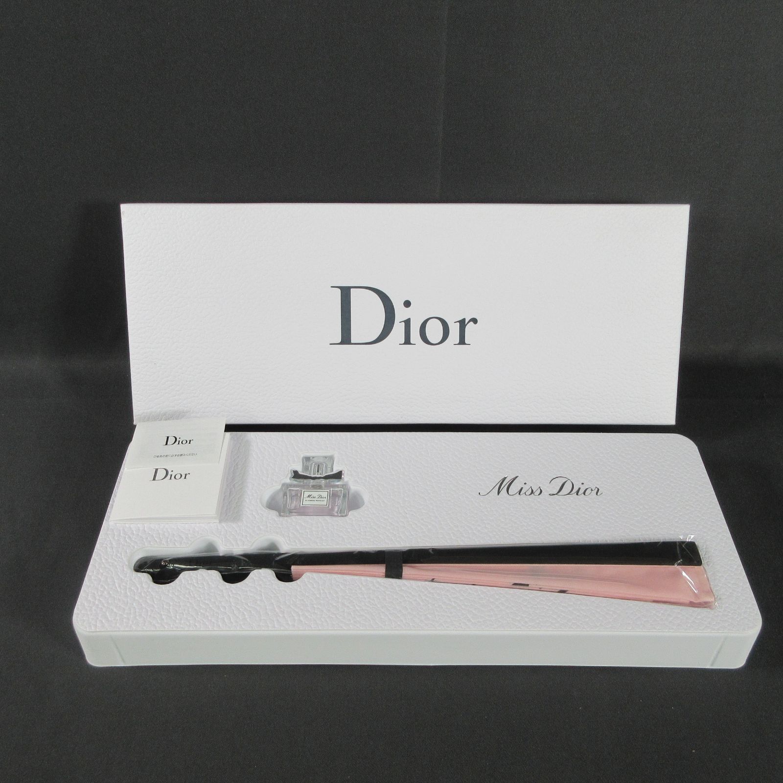✨希少✨新品✨2点セット✨Dior ディオール 香水（Miss Dior） 扇子 ディオール Dior非売品2点セット 扇子 香水 バッグチャーム ミス
