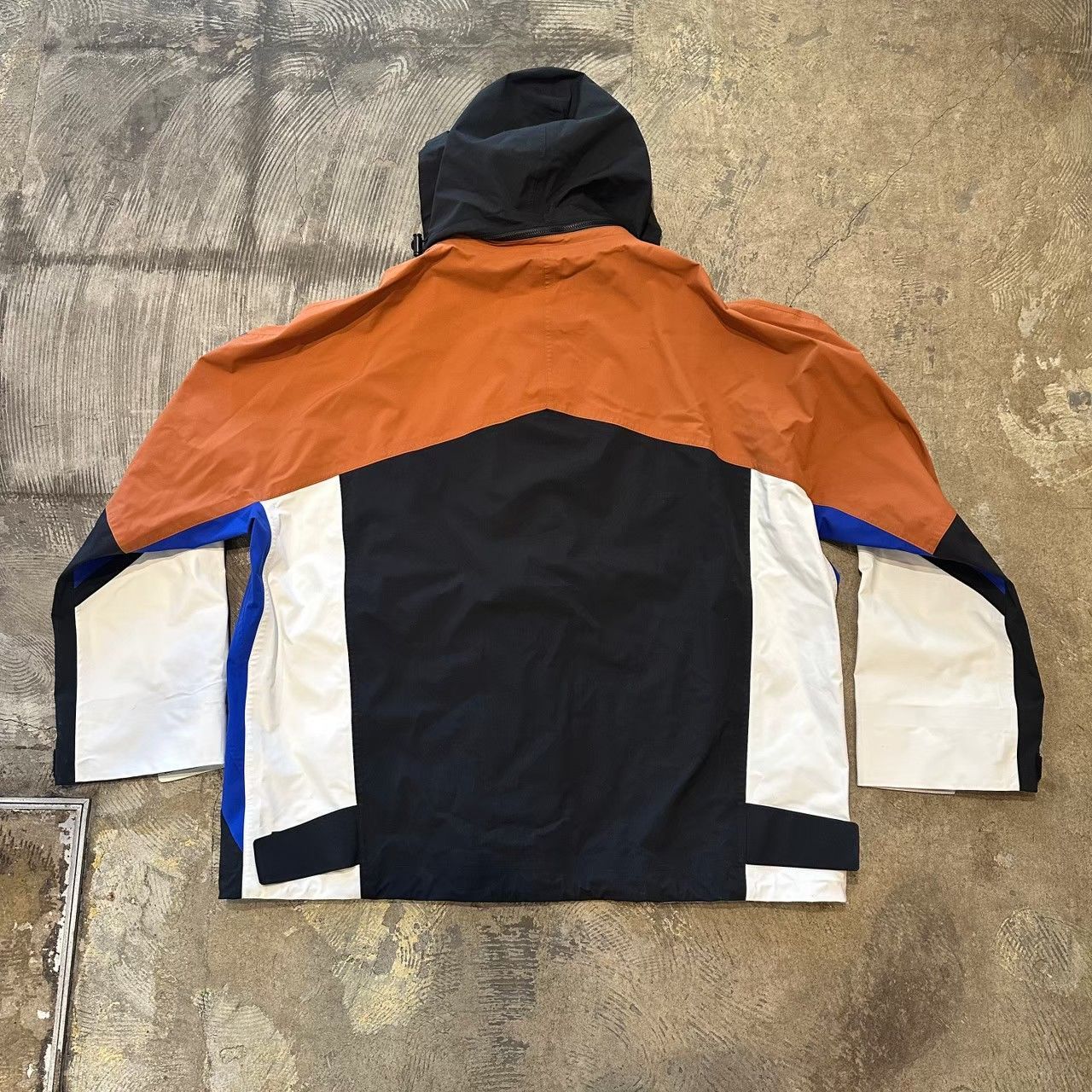 LOEWE gore tex /50 - メルカリ