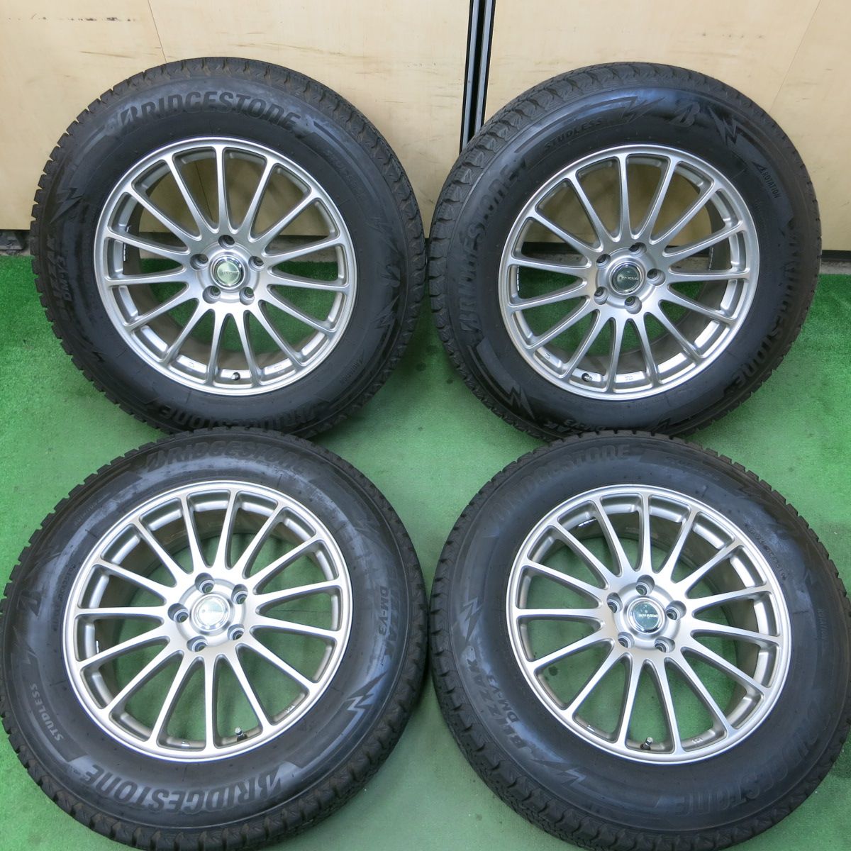 送料無料*バリ溝！19年！キレイ！9.5分☆スタッドレス 235/65R18