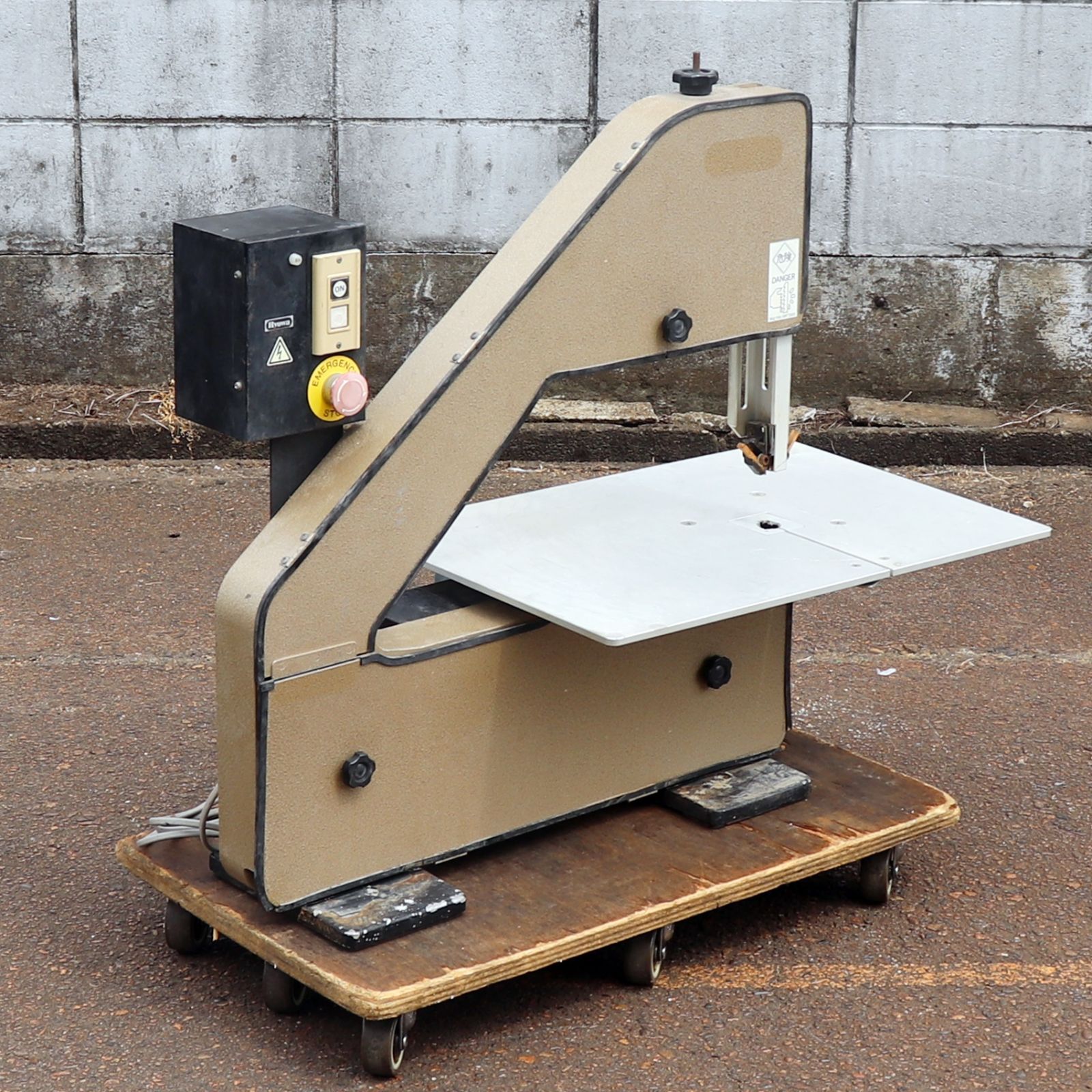 新潟発 引取限定 RYOWA 卓上帯鋸盤 BSW-200 ポータブルバンドソー 100V  