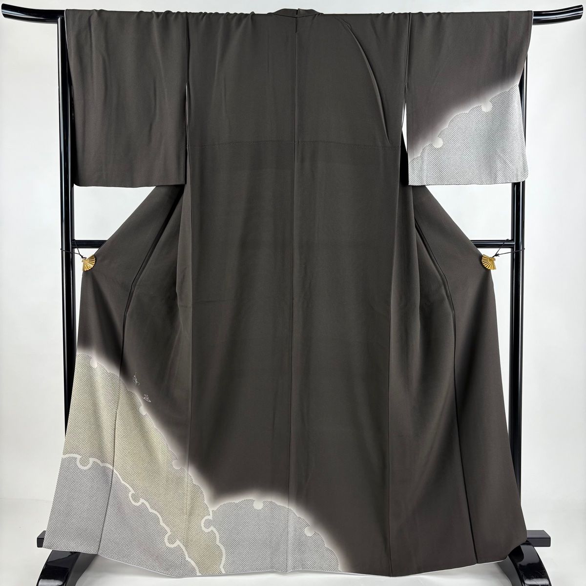 特価！ 新品 桐の花 着物“貴女に注ぐ羨望の眼差し”仕付け糸付 付下げ 2569 特価！ 新品 桐の花 着物“貴女に注ぐ羨望の眼差し”仕付け糸付 付