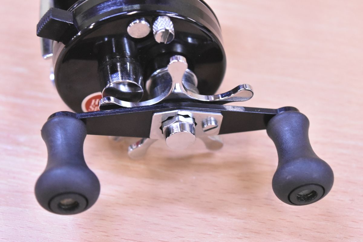 黒 ベイトリール