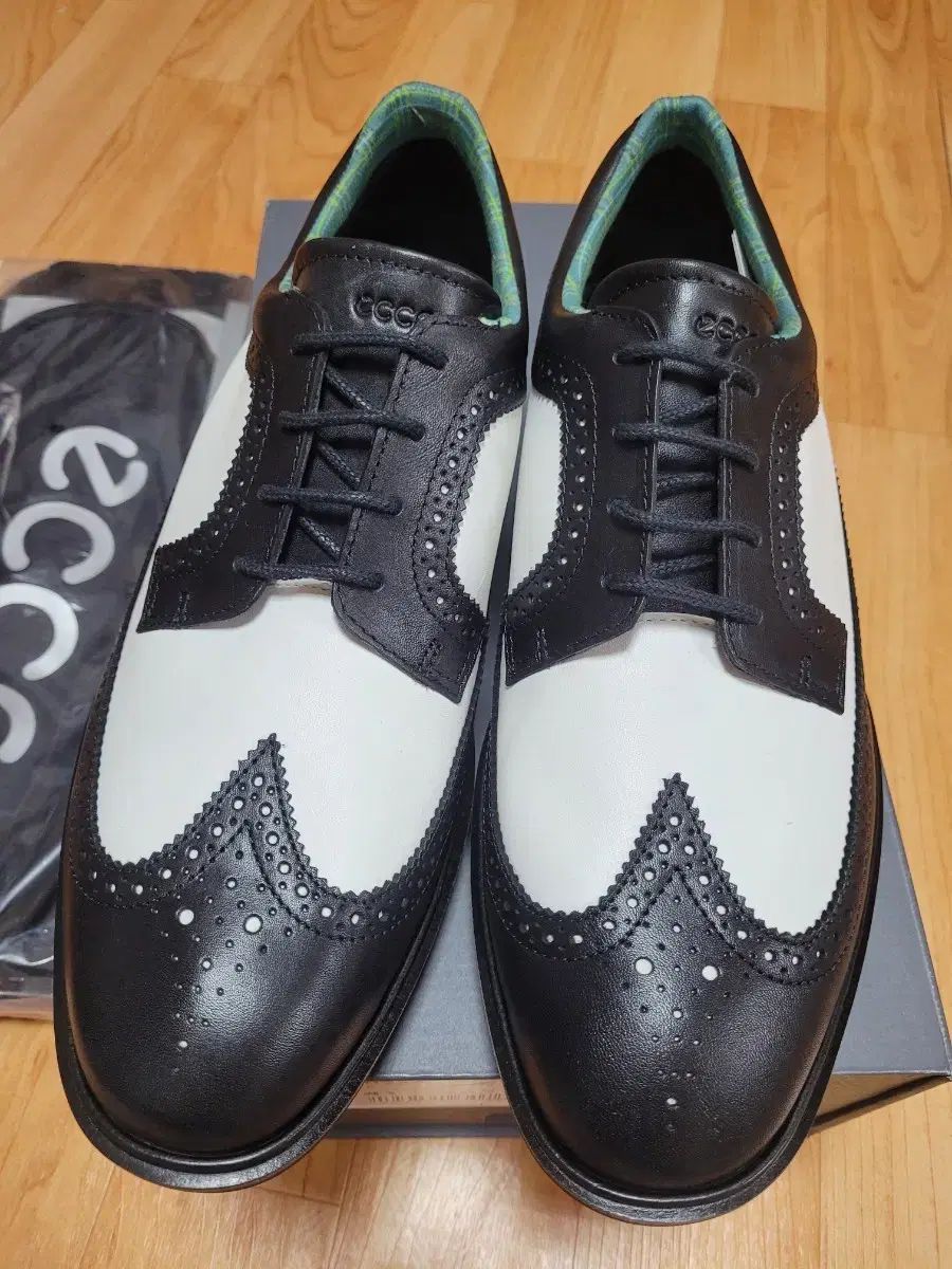 ゴルフシューズ