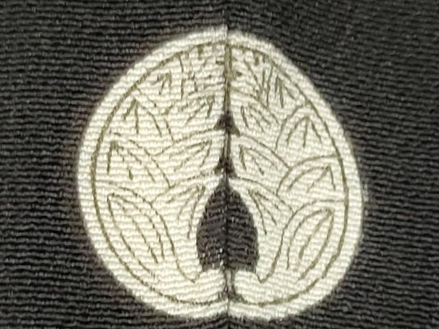 【梅】正絹　黒留袖　五つ紋　美品　縮緬　手刺繍　上質　雅　色紙重ね　作家物 平和屋着物□豪華黒留袖 駒刺繍 孔雀枝梅文 暈し染め 金彩 正絹