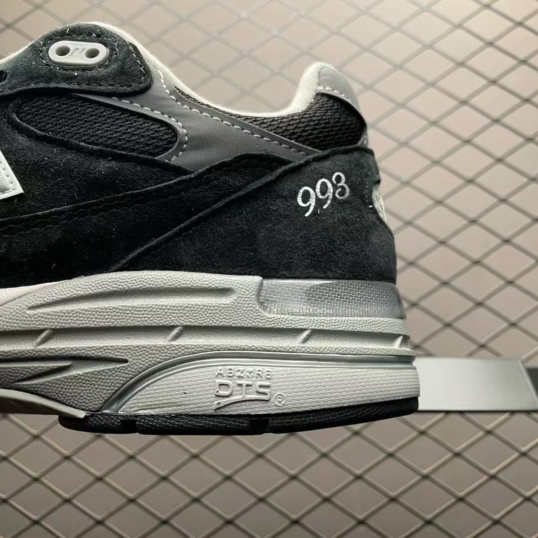 New Balance ニューバランス スニーカー ブラック MR993BK - メルカリ