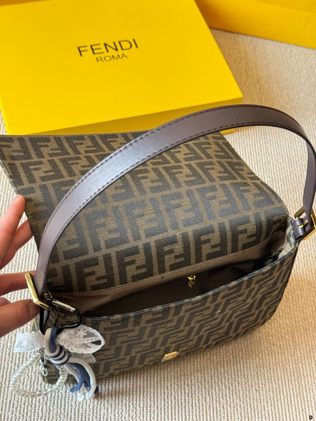 【関税＆送料込み】Fendi Nvo-Baguette Bag 今日特価】Fendi New Baguette Bag（フェンディ ニュー バゲット