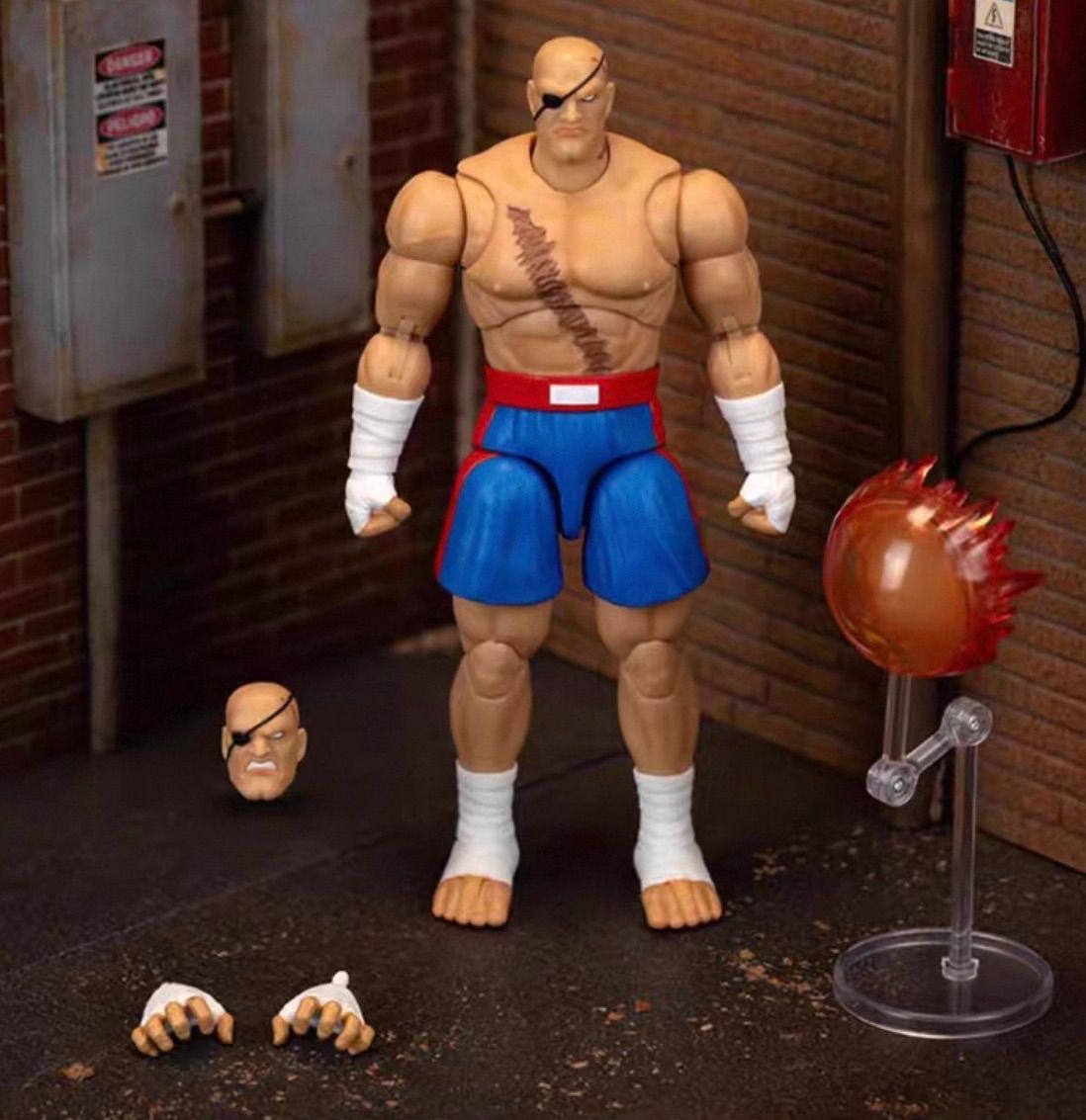 ストリートファイター フィギュア サガット 1/12スケール 16cm