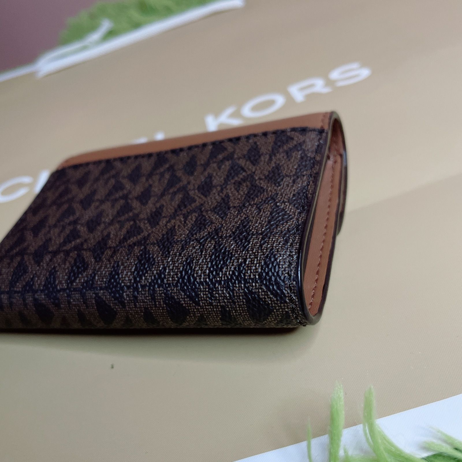 【新品】MK レディース用折財布 - おしゃれ財布（定番のブラウンカラー）