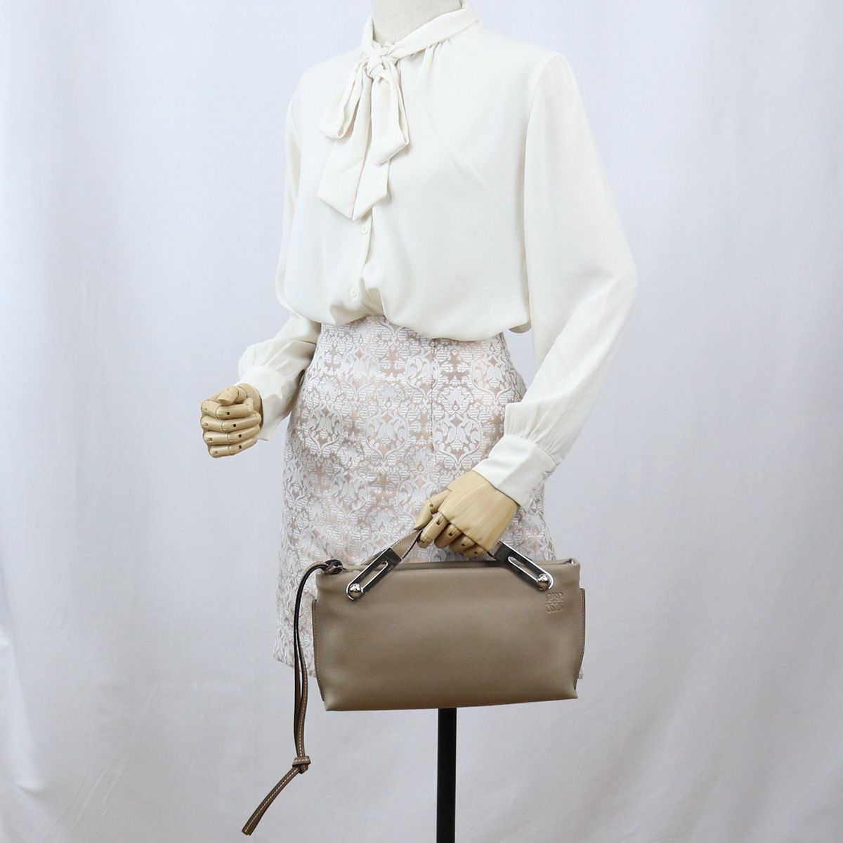 LOEWE ロエベ ミッシー スモール グレージュ