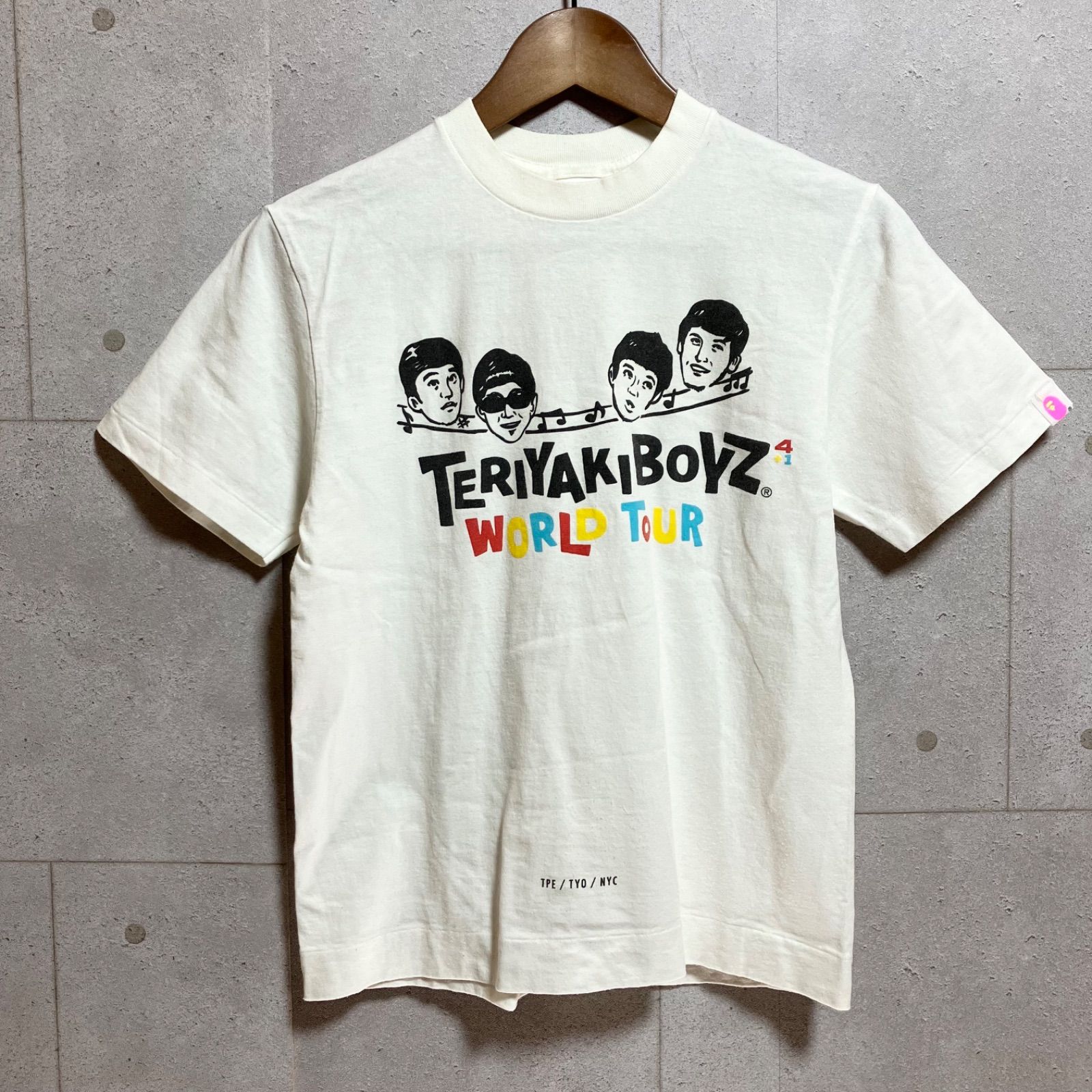 A BATHING APE × TERIYAKI BOYZ アベイシングエイプ テリヤキボーイズ コラボ ワールド ツアー Tシャツ プリント ホワイト 白 半袖 トップス SG144-10