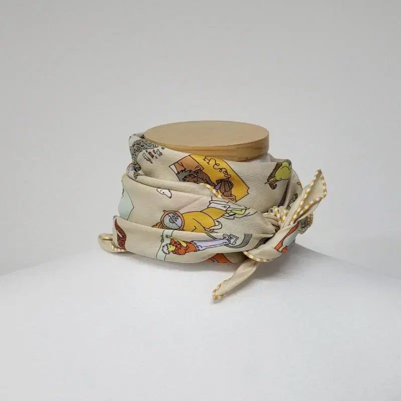 プレゼントに大人気♪ HERMES カレ・リブレ スカーフ 70 HERMES（エルメス) カレ リブレ Carre Libre シルク レディース