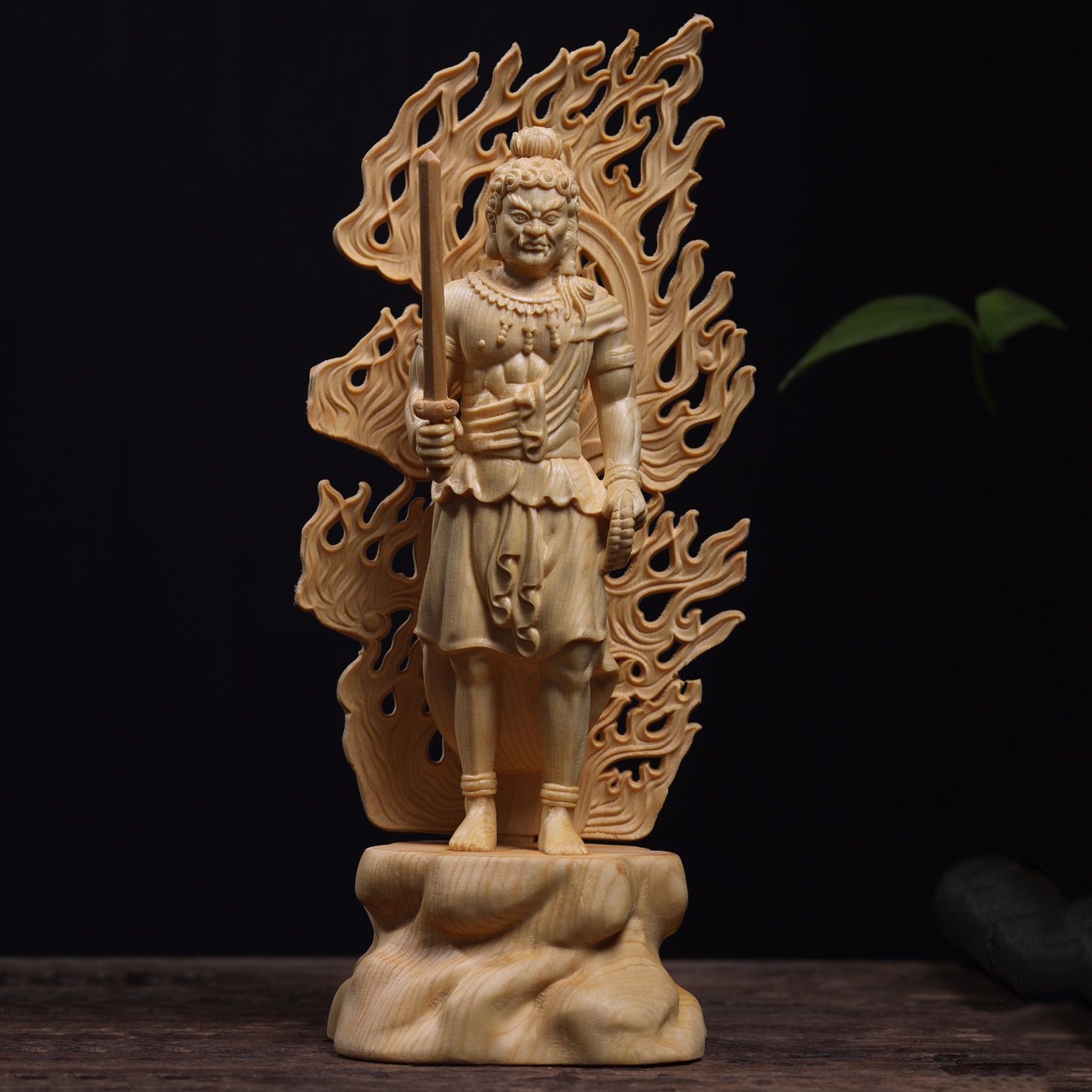 新入荷 精密彫刻 不動明王 木彫 仏像 不動明王立像 檜木 高約28cm