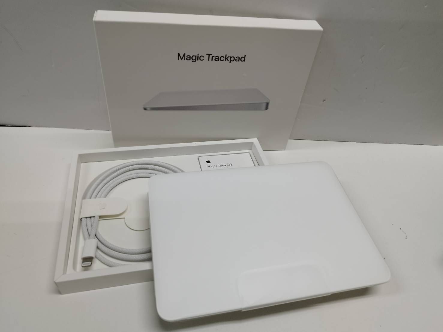美品】Apple Magic Trackpad 第3世代 A1535〈MK2D3ZA/A〉 【公式通販】