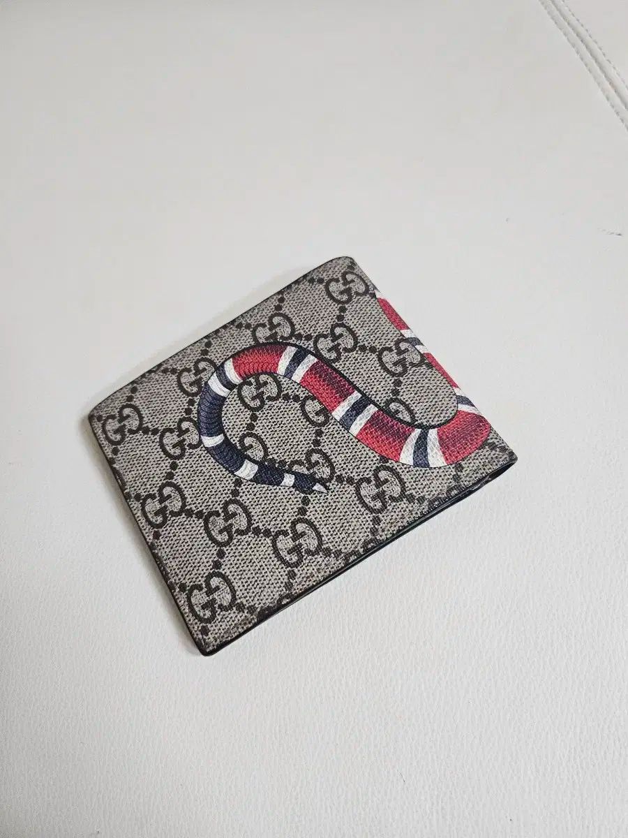 GUCCI グッチ メンズ 蛇 二つ折り財布