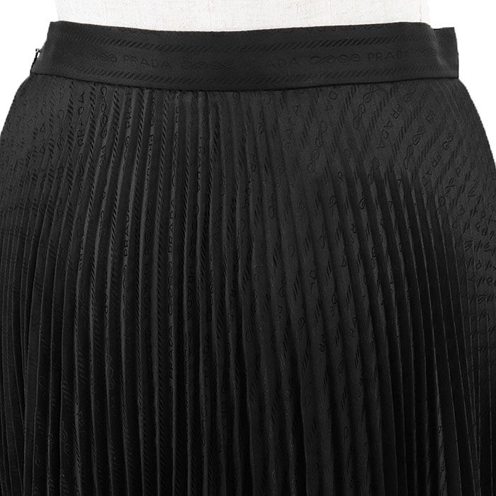 プリーツスカート