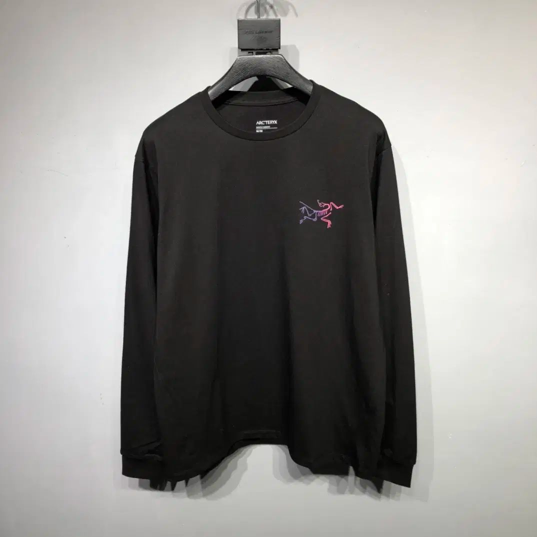 【雷市場（ポンジャン）商品韓国直送】 ARC'TERYX(アークテリクス) ユニセックス ロゴ 長袖Tシャツ
