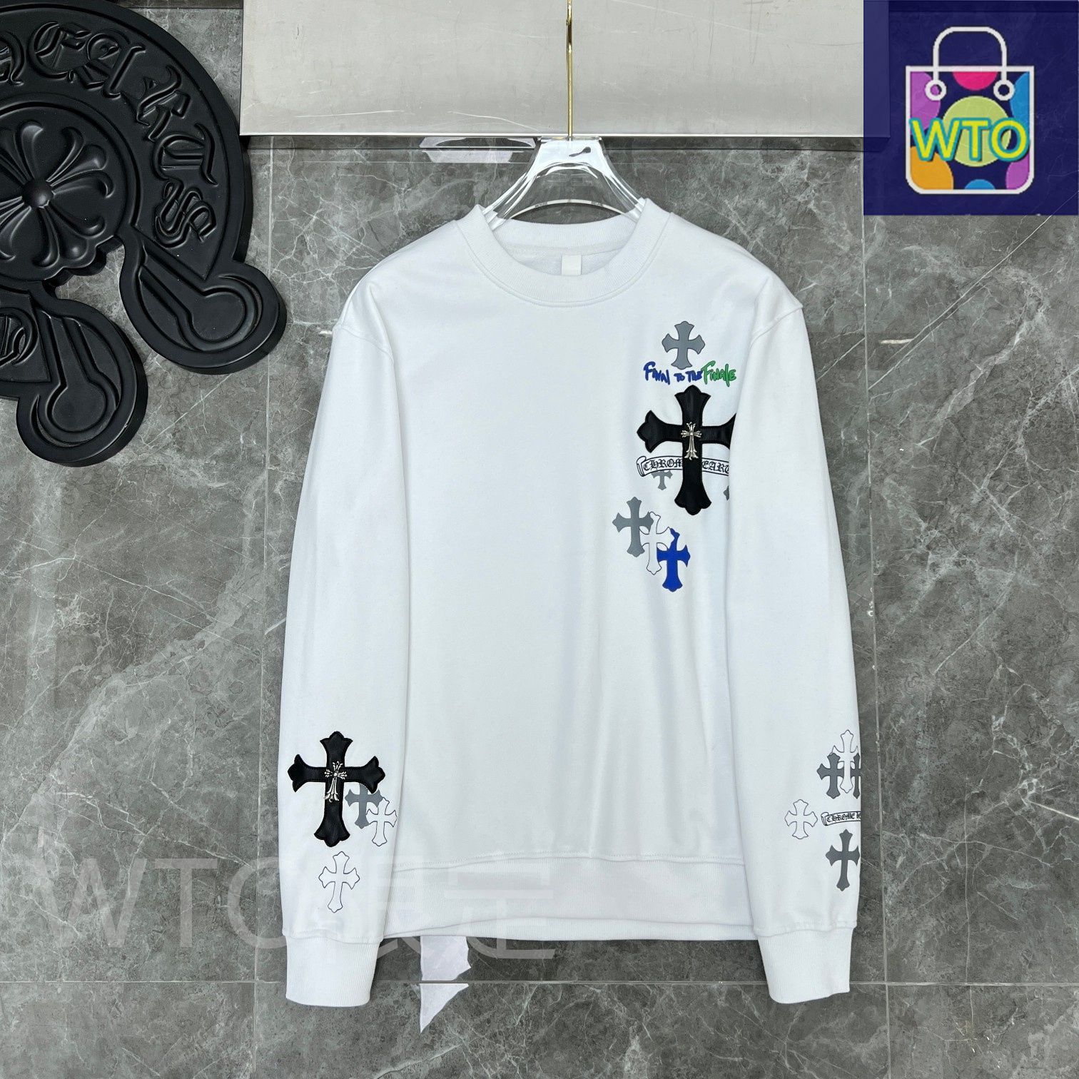 Chrome メンズ サンスクリットソードプリント長袖  ロゴ 本日限定特価】Chrome Hearts メンズ スウェットシャツ クロス