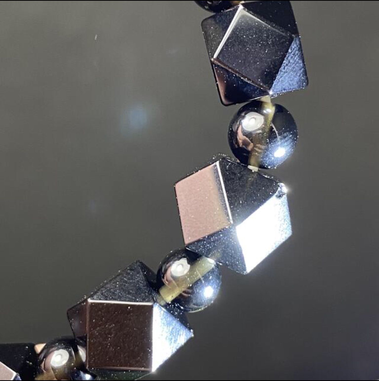 隕石テクタイト菱型ブレスレット❣️最高のエネルギーを高め - メルカリ 