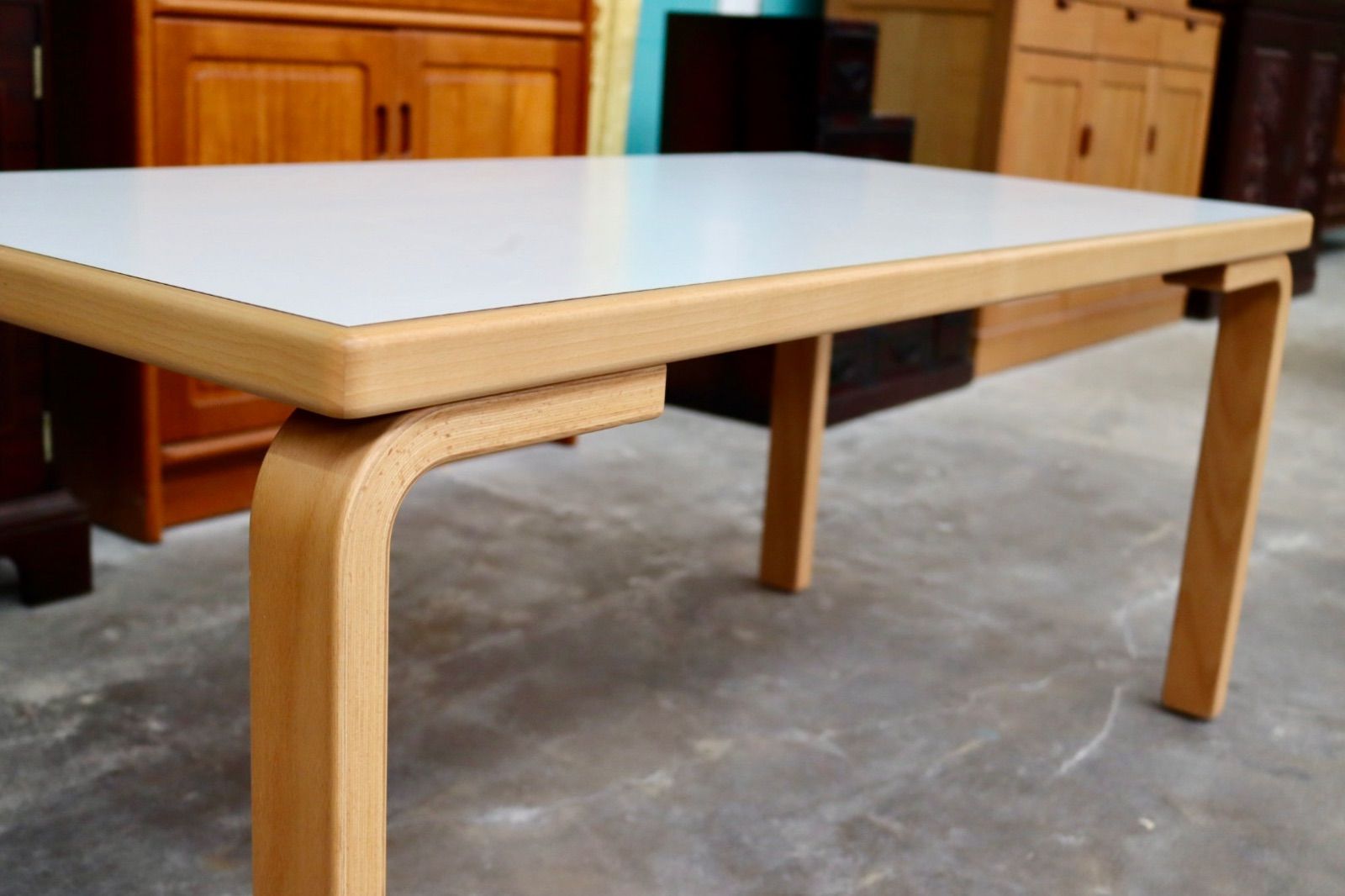 キッズテーブル