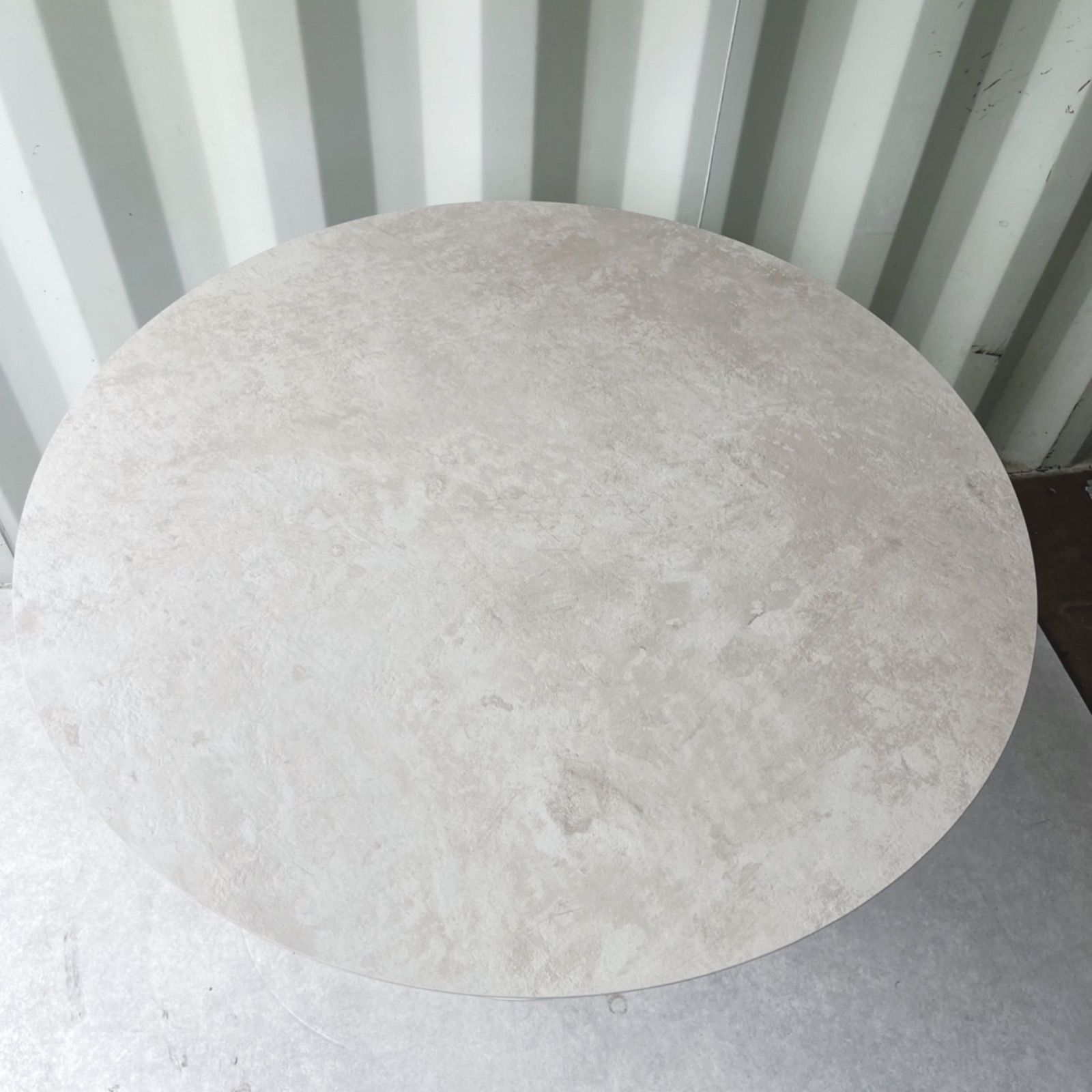 取付無料！ボーコンセプト New York 円形セラミック天板ダイニングテーブル