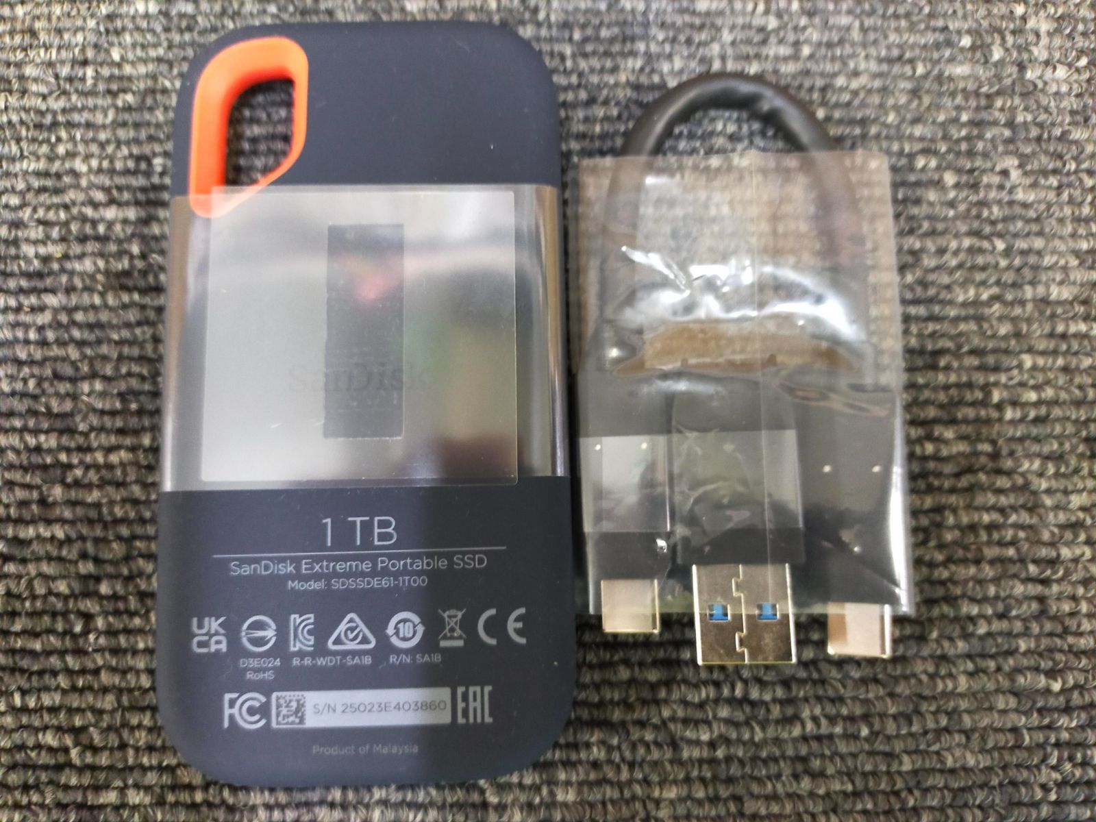 Amazon.co.jp SanDisk SSD 外付け 1TB USB3.2Gen2 読出最大1050MB 秒 防滴防塵 SDSSDE61-1T00-GH25 エクストリーム ポータブルSSD V2 Win Mac PS4 PS5