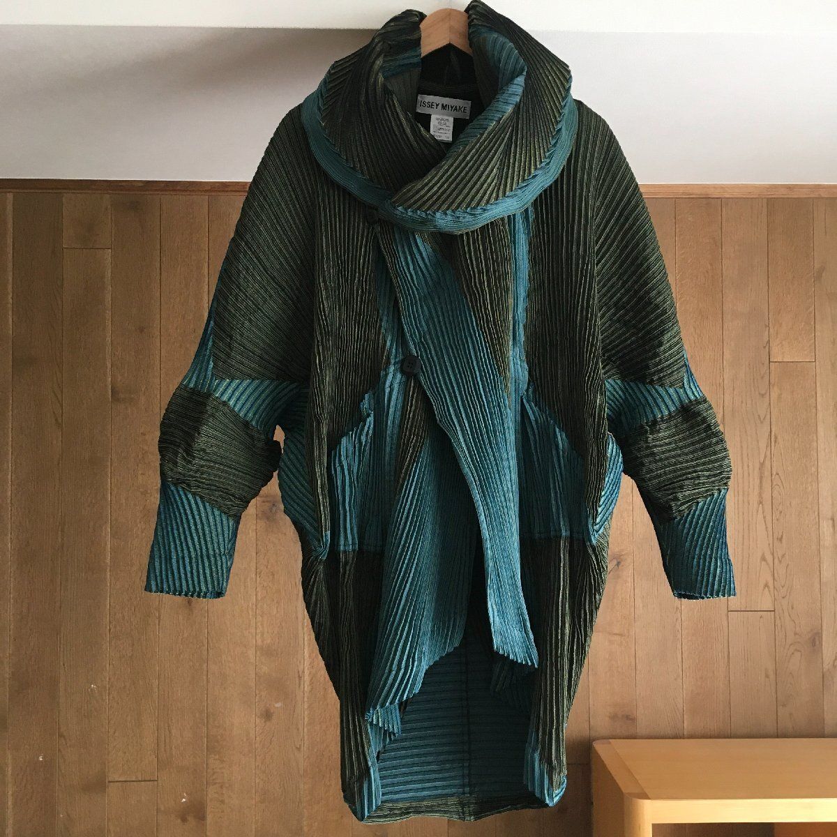 イッセイミヤケ スチームストレッチ スカート 新品同様 イッセイミヤケISSEY MIYAKE 3Dスチームストレッチプリーツ変形