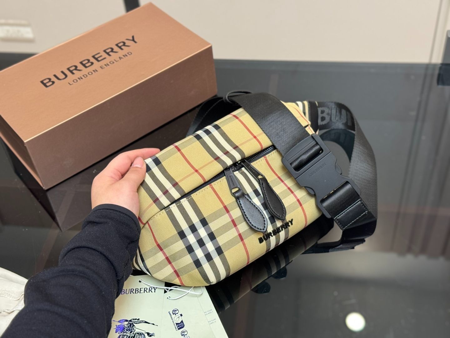 今日特価】Burberry ワイストバッグ 25×15cm-WTO輸入 - メルカリ
