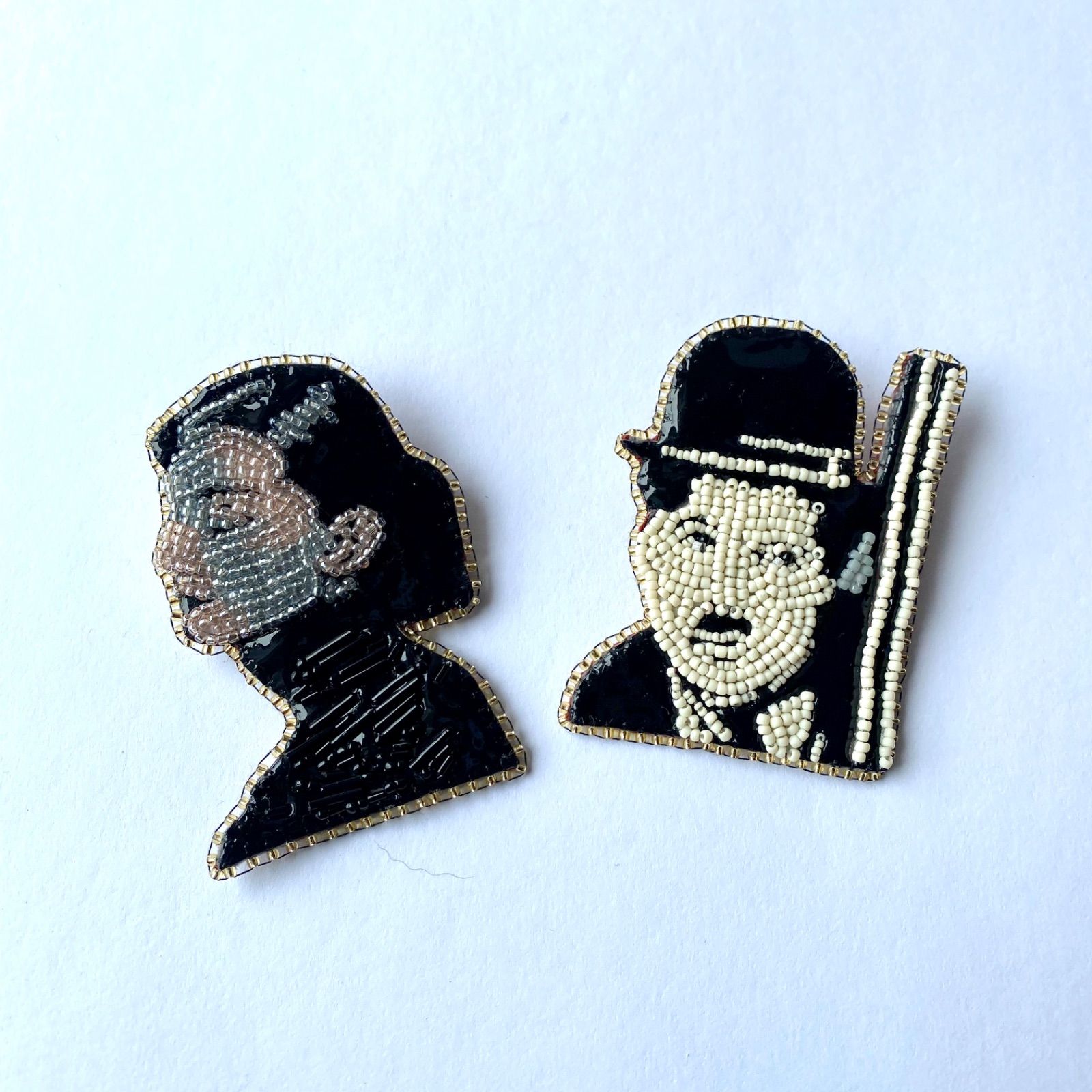 オードリーヘップバーンのビーズ刺繍ブローチ - メルカリ