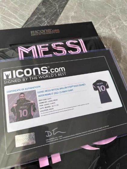 メッシ 直筆サインユニフォーム